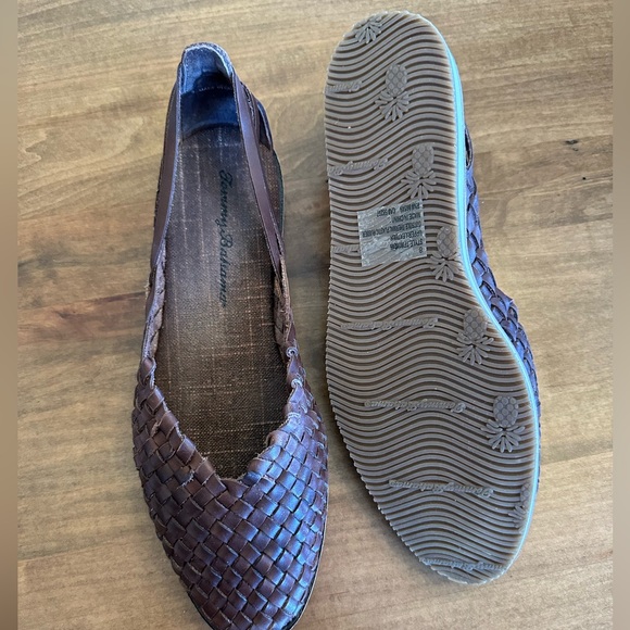 Tommy Bahama Shoes - Women’s Tommy Bahama Frinna Leather Slip Ons. Size 8 NWT